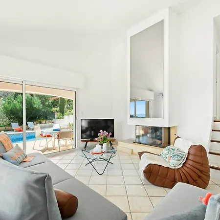 Sea View Between And Saint-tropez *