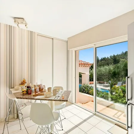 Будинок відпочинку Sea View Between And Saint-tropez Єр