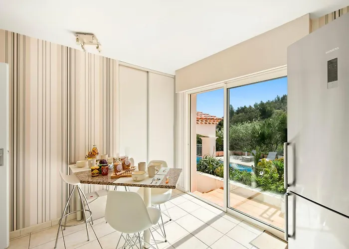 Sea View Between And Saint-tropez *